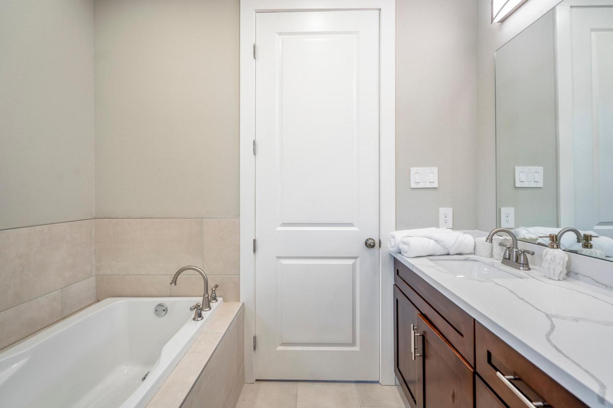 Spacious 3 Bed House Near Md Anderson With Free Parking & Wi-Fi Houston Bagian luar foto